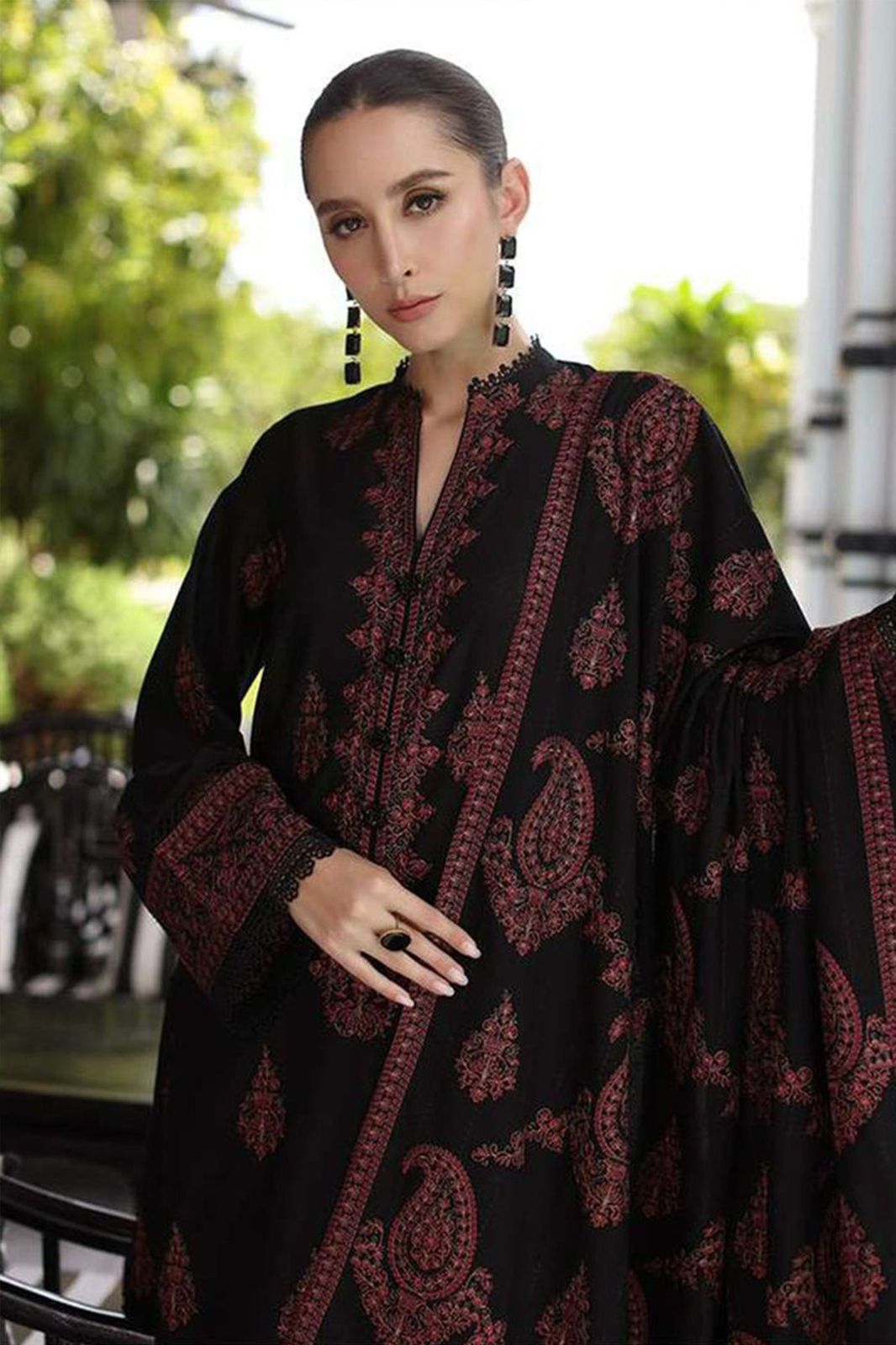Bareeze Hit Article 3Pc Embroidered Karandi 01