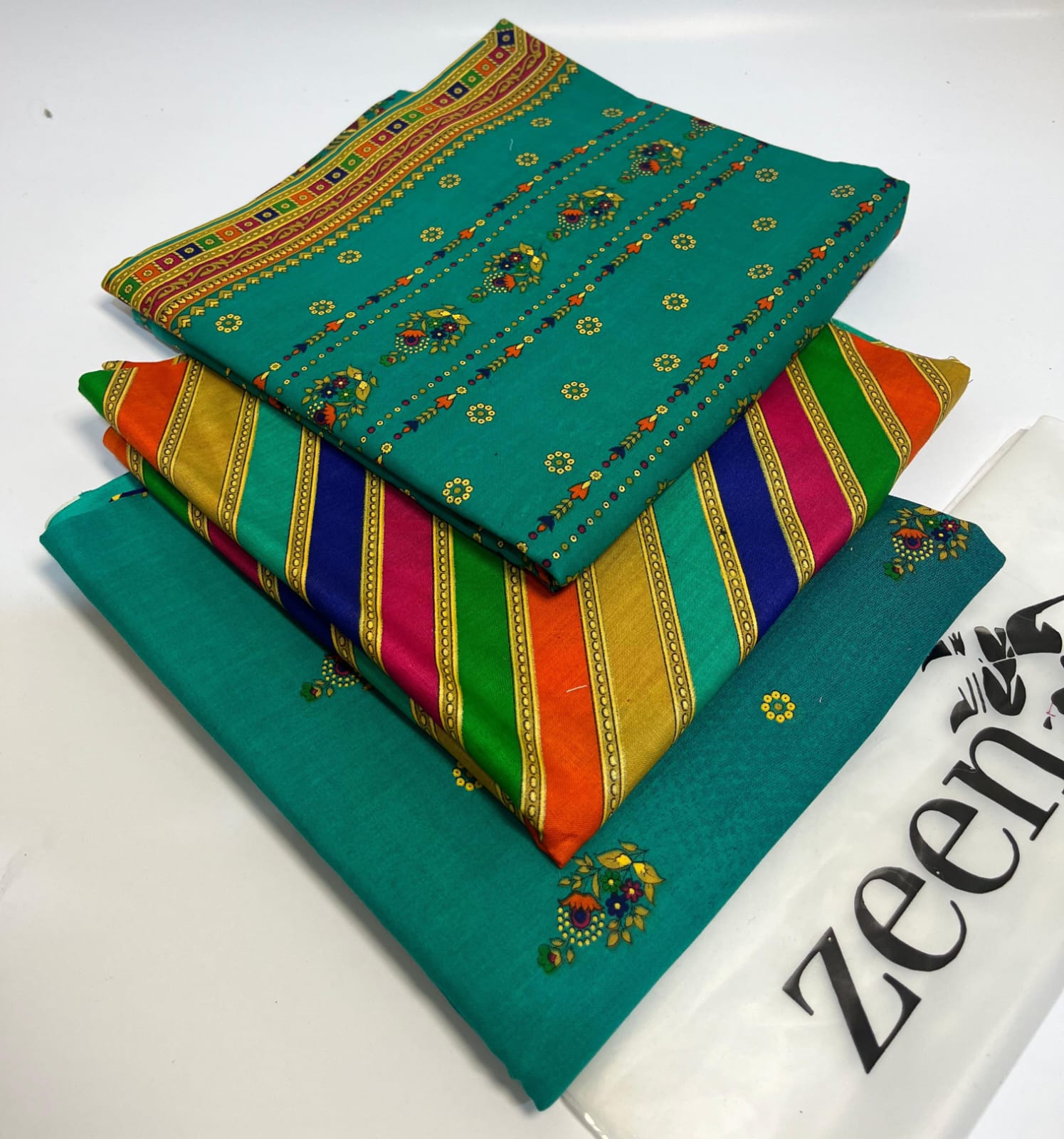 Zeen Printed Lawn Unstitched 3Piece D-64