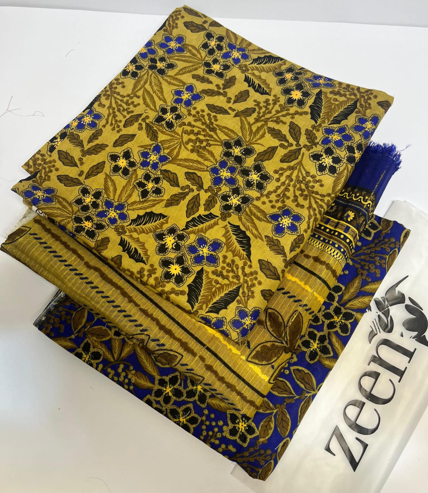 Zeen Printed Lawn Unstitched 3Piece D-009