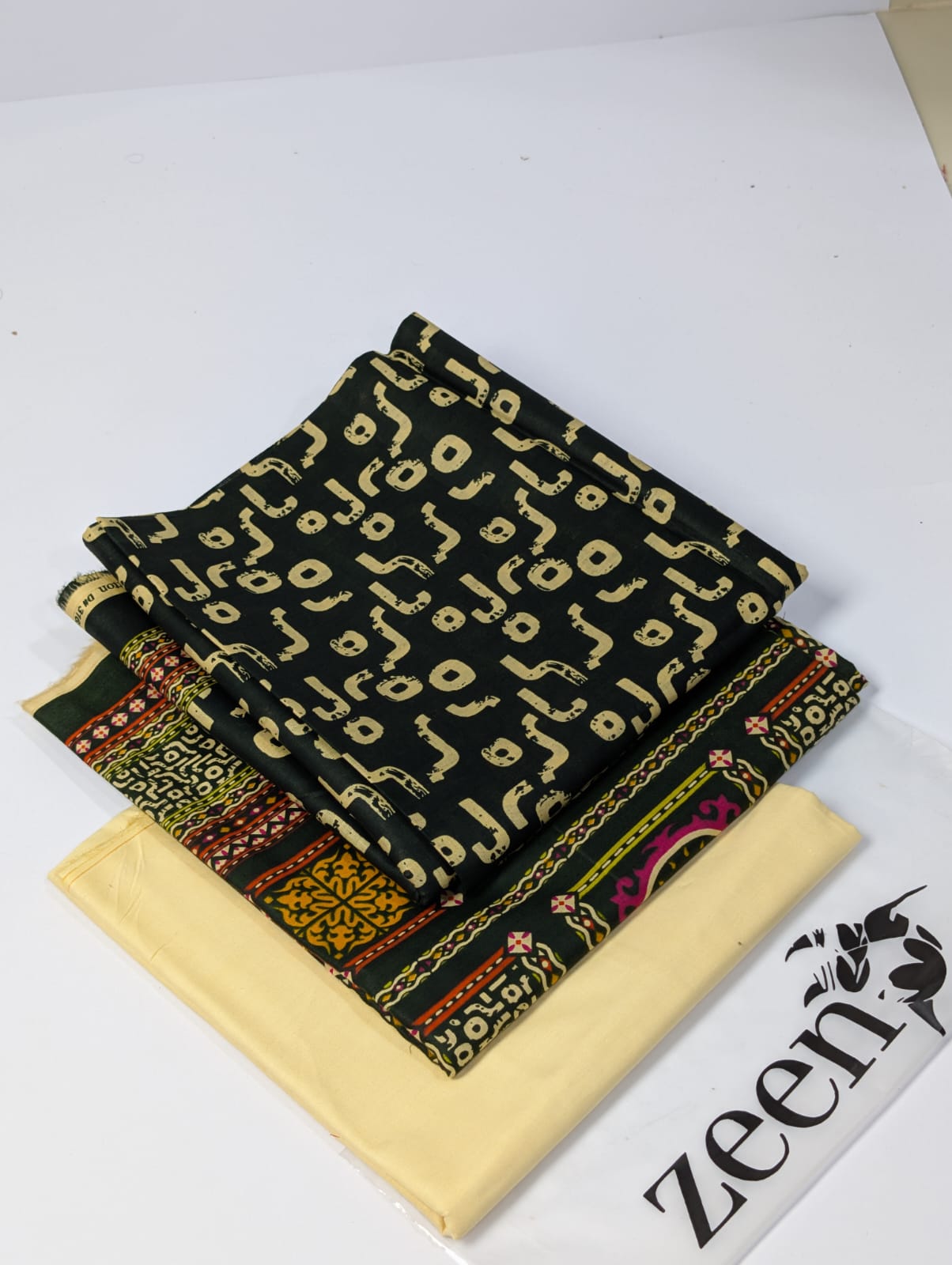 Zeen Printed Lawn Unstitched 3Piece D-80